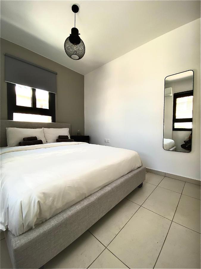 Sea La Vie #1 - Luxury Seaview Apartment Paphos Bagian luar foto